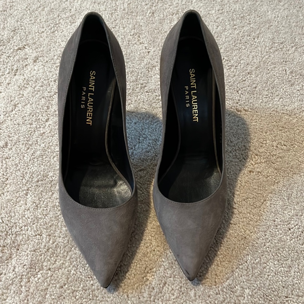 Authentic suede Saint Laurent pumps